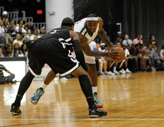 被队友接应 被队友接应