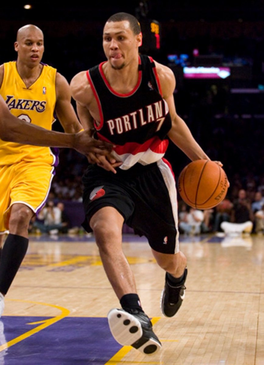 有人认为他 有人认为他